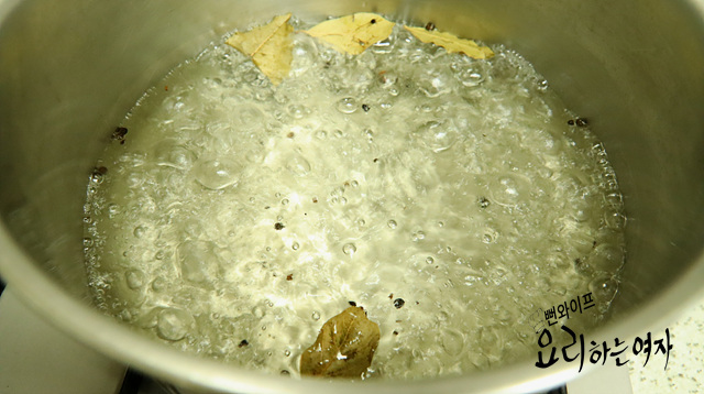 鶏むね肉をゆでる — 手順の写真 1