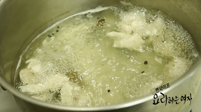 鶏むね肉をゆでる — 手順の写真 2