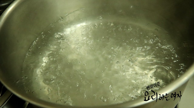 Boil the glass noodles — step photo 1