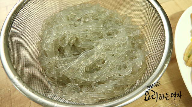 Boil the glass noodles — step photo 3
