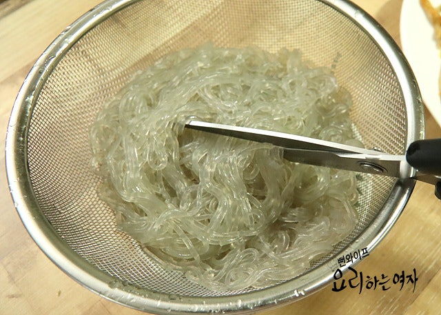 Boil the glass noodles — step photo 4
