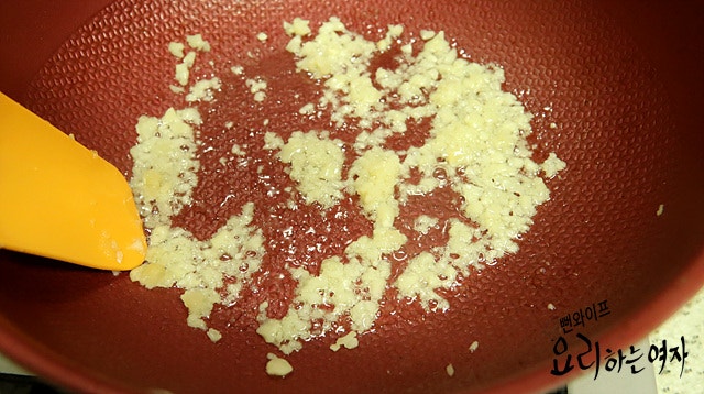 Stir-fry the meat — step photo 1