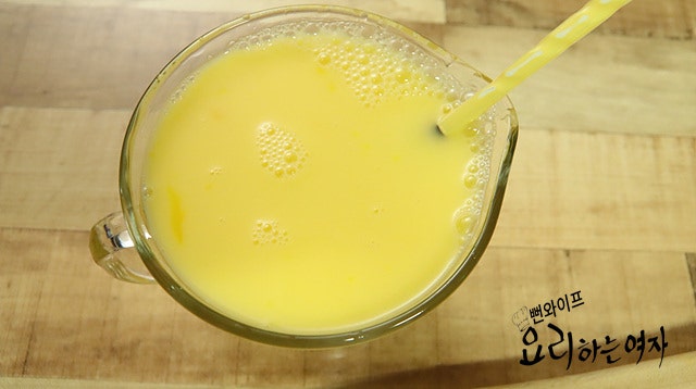 Make the egg mixture — step photo 1