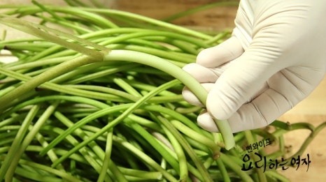 Prepare the sweet potato stems — step photo 1
