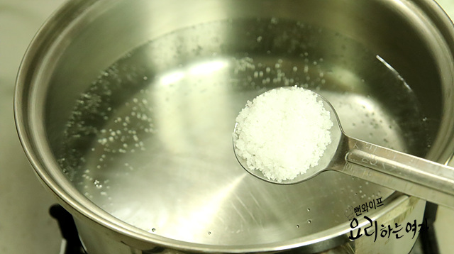 Boil the eggs — step photo 1
