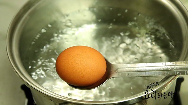 Boil the eggs — step photo 1