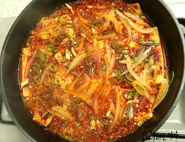 豆腐を焼いてタレで煮詰める — 手順の写真 2