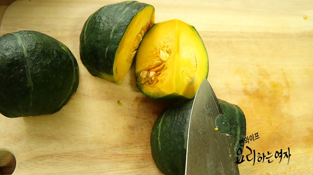 Prepare the kabocha squash — step photo 1