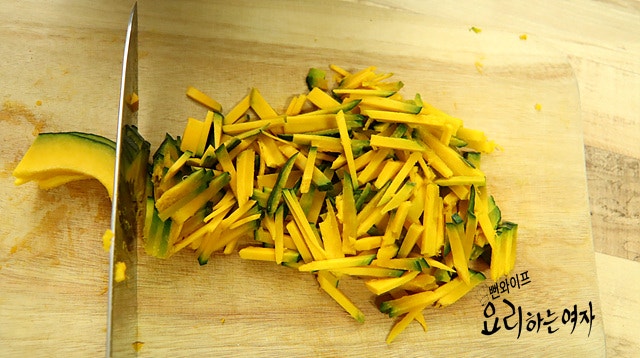 Prepare the kabocha squash — step photo 2