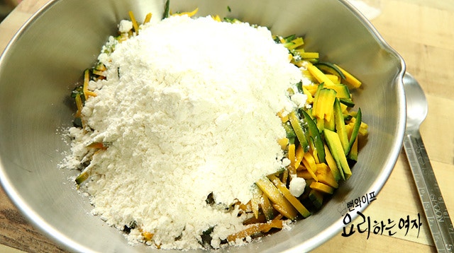 Make the batter — step photo 1