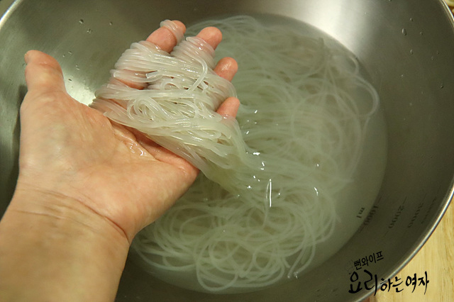 Soak the glass noodles — step photo 2