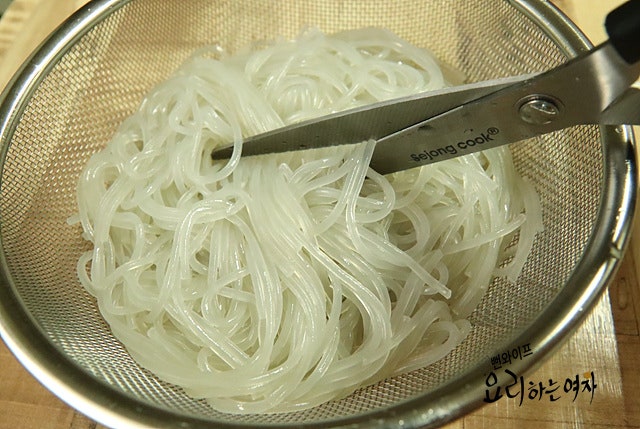 Soak the glass noodles — step photo 3