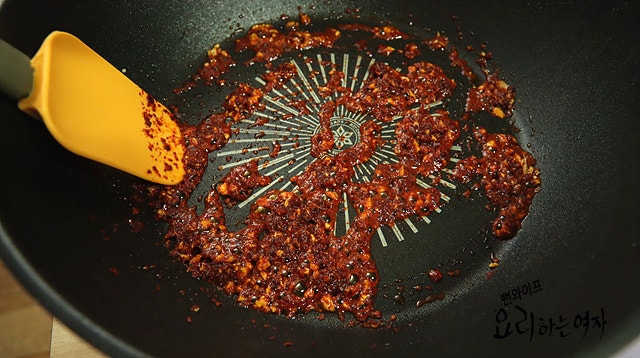 Stir-fry the glass noodles — step photo 3