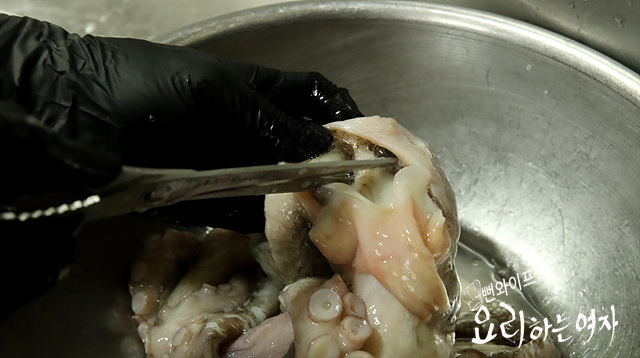 Clean the octopus — step photo 1