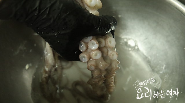 Clean the octopus — step photo 1