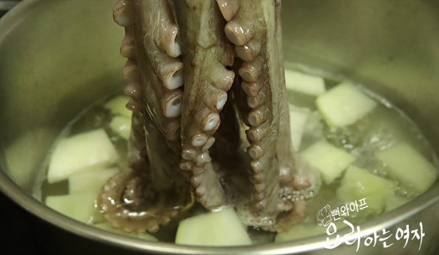 How to boil the octopus — step photo 1