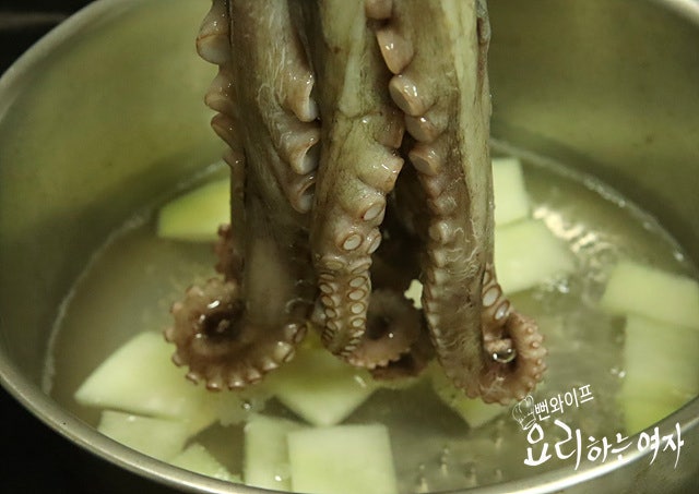 How to boil the octopus — step photo 2