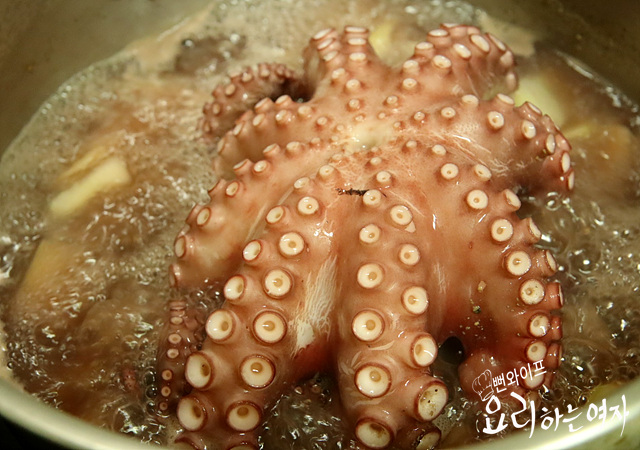 How to boil the octopus — step photo 2