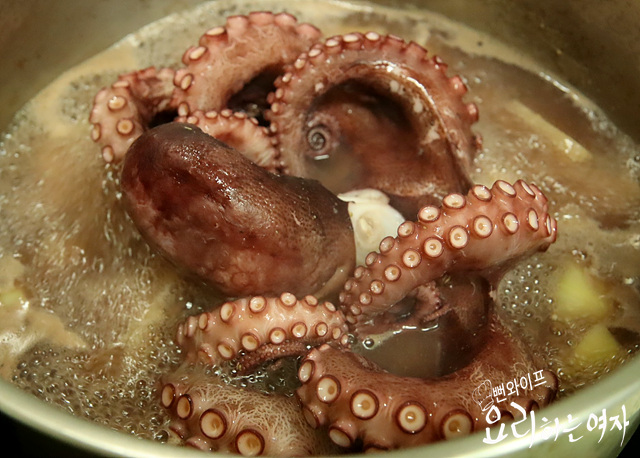 How to boil the octopus — step photo 3