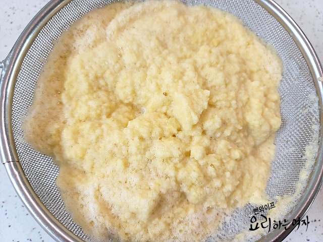 Grate the potatoes — step photo 1
