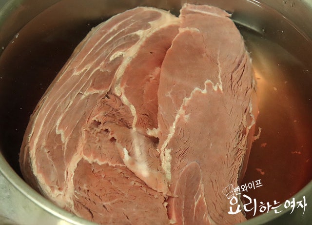 牛すね肉(アロンサテ)をゆでる — 手順の写真 2