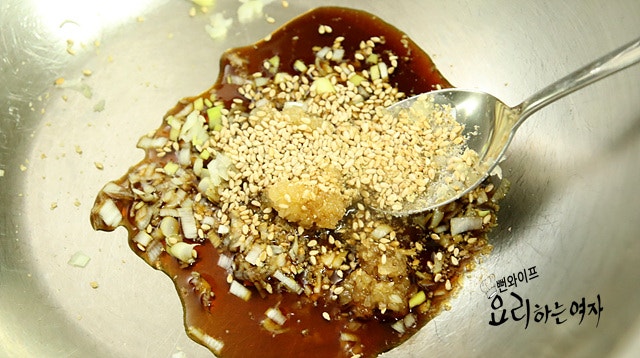 Toss with seasoning — step photo 1