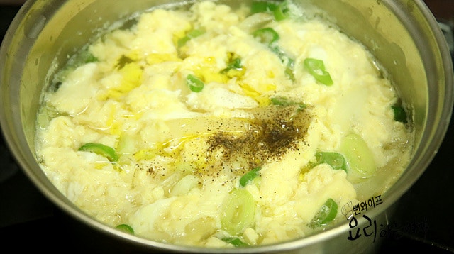 Simmer the potato soup — step photo 3
