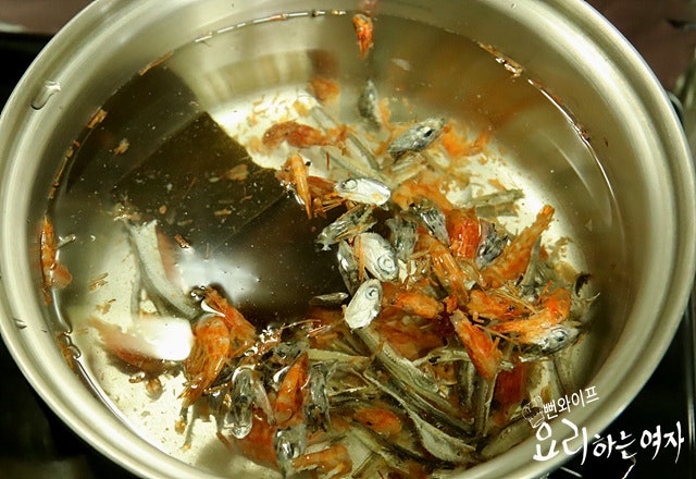 Make the broth — step photo 1