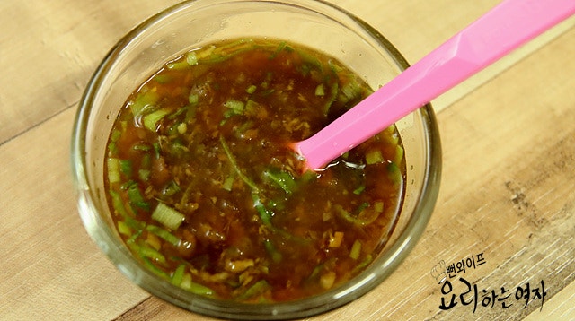 Cut the ingredients and make the sauce — step photo 3