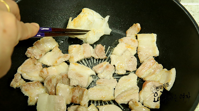 Pan-fry the meat — step photo 3