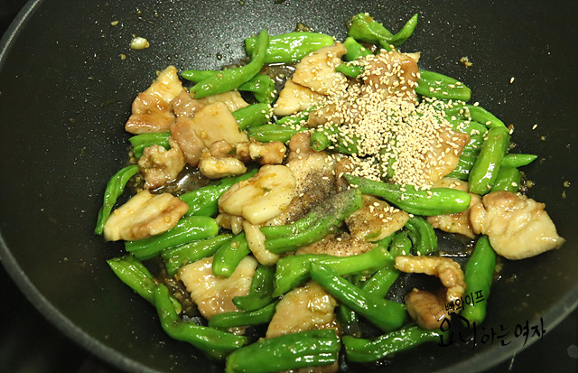 Add the sauce and braise — step photo 2