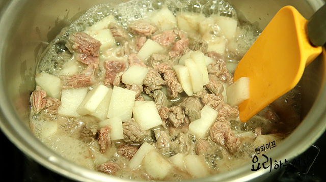 肉と大根を炒める — 手順の写真 2