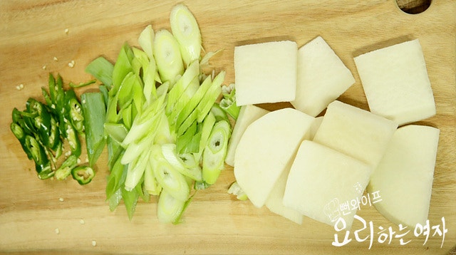 Slice vegetables and mix seasoning — step photo 1