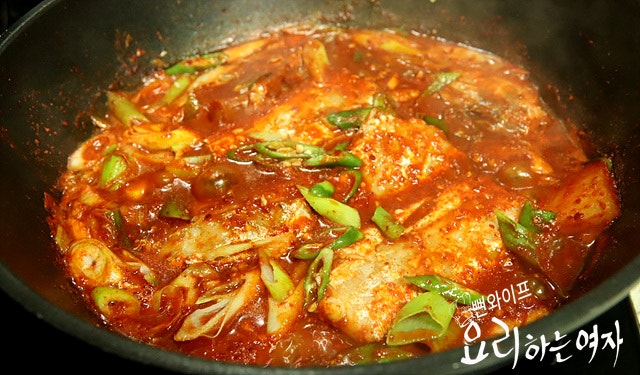 Add hairtail fish and braise — step photo 3