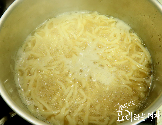Cook the noodles — step photo 2