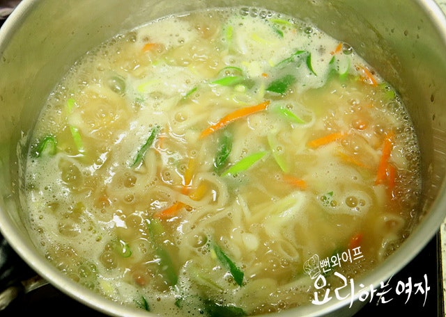 Cook the noodles — step photo 2