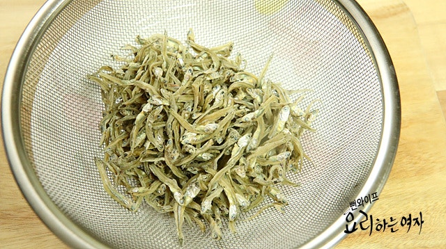 Prepare the anchovies — step photo 2