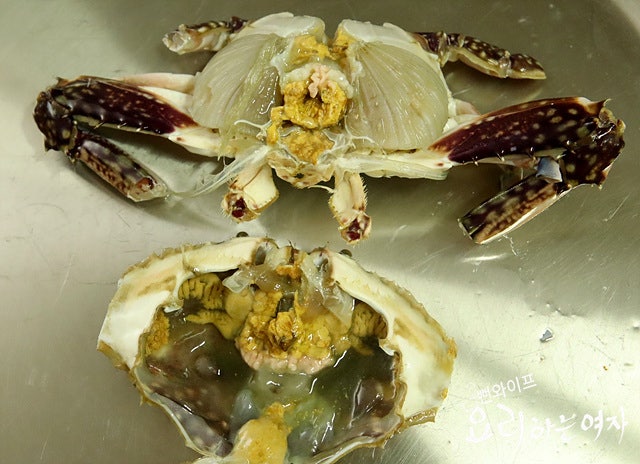 Clean the blue crabs — step photo 4