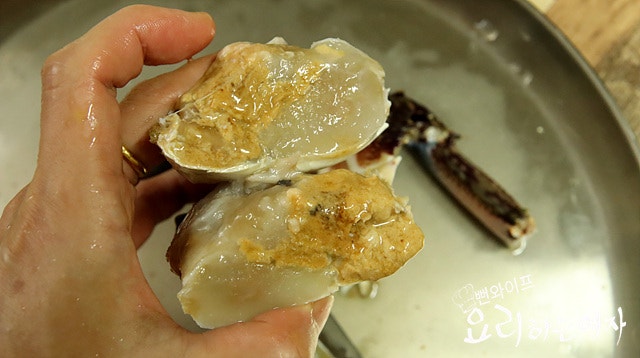 Clean the blue crabs — step photo 2