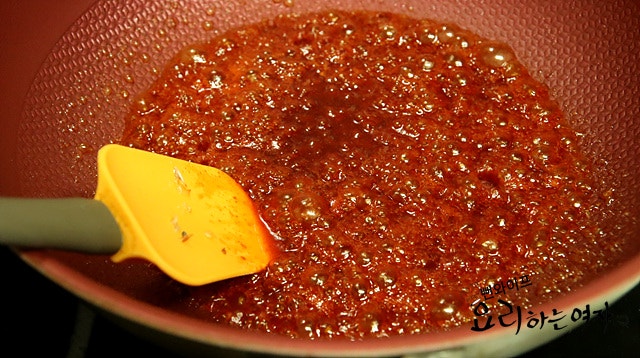 Toss in the sauce — step photo 1