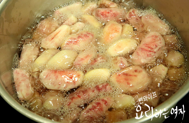 Simmer the peaches — step photo 2