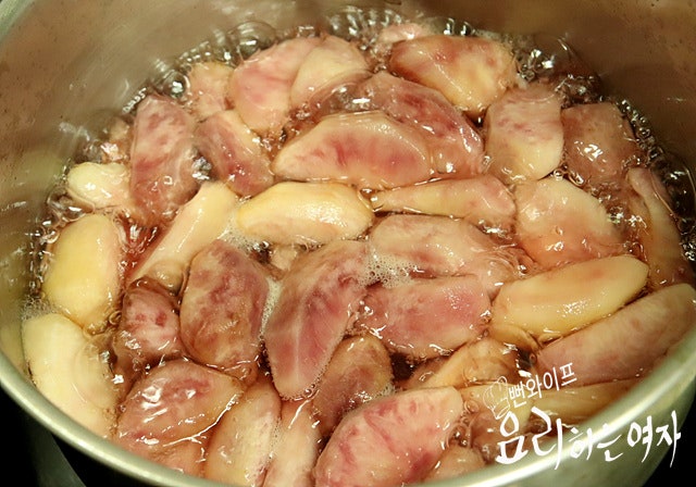 Simmer the peaches — step photo 1