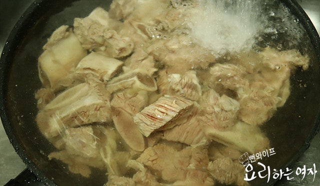 Trim and clean the beef ribs — step photo 1
