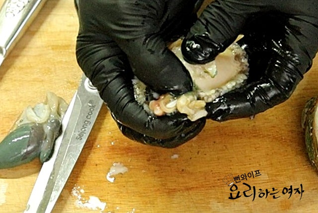 Clean the abalone — step photo 3