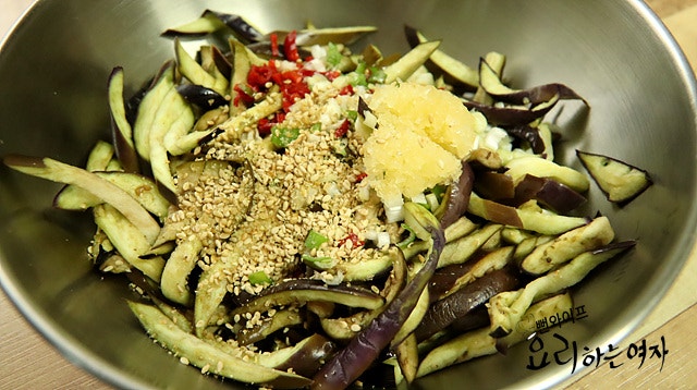 Toss with seasonings — step photo 1