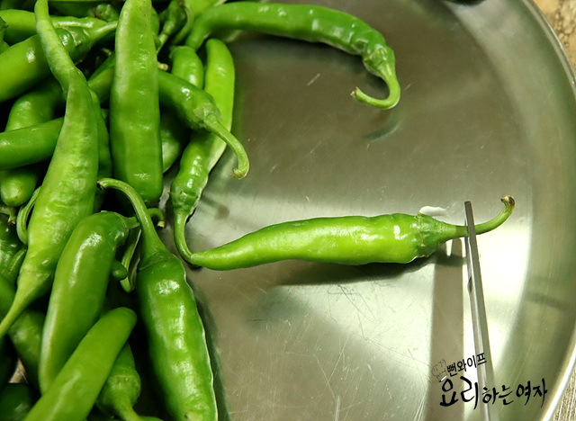 Trim the peppers — step photo 1