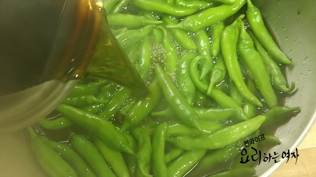 Pour the soy sauce liquid — step photo 2