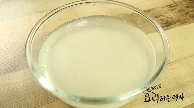 Soak the rice — step photo 1