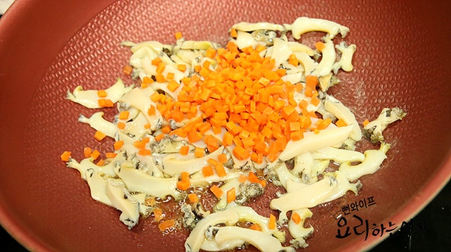 Sauté the ingredients — step photo 2