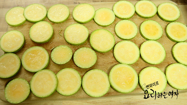 Season the Korean zucchini — step photo 2